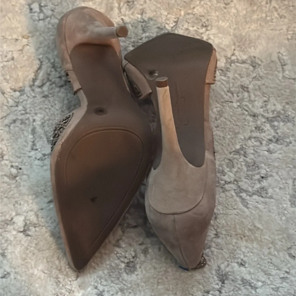 Jessica Simpson‎ Teriann tan suede slip on heels pump embellished cut out trim 7